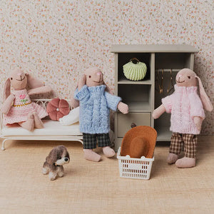 Full dollhouse closet diorama featuring Bunny family Oliver, Clara, and Milo in a cozy miniature dressing room.