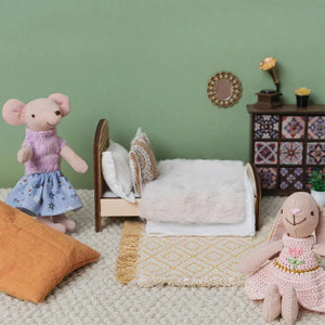 Carved Wooden Bed with Bedding Set – 1:12 Scale Dollhouse Furniture Kivvi Tales