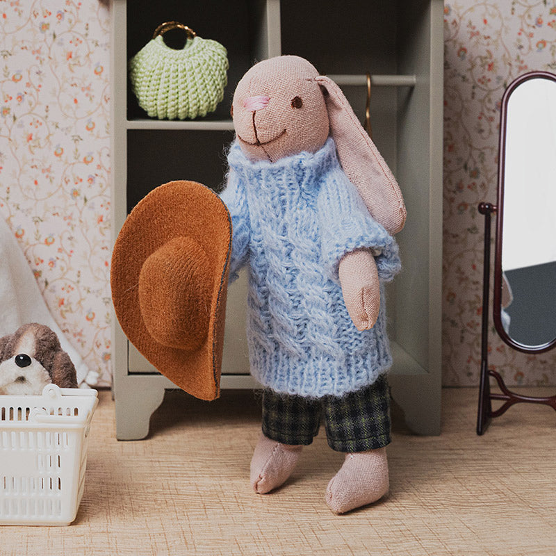 Brown Felt Cowboy Hat – 1:12 Scale Dollhouse Accessories