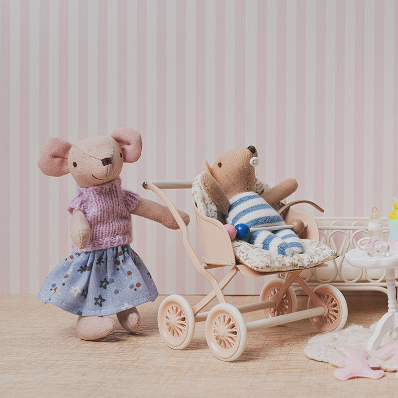 Metal Baby Stroller – 1:12 Scale Dollhouse Furniture