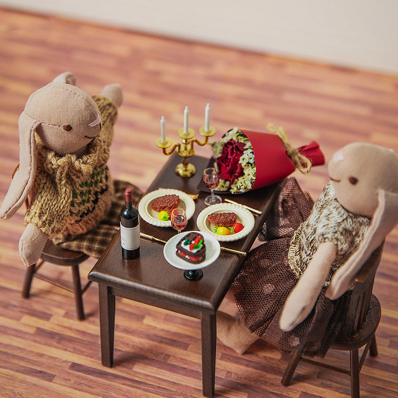 Dollhouse scene showing a mini dried flower bouquet made with real dried flowers placed on a table in a 1:12 scale miniature setting