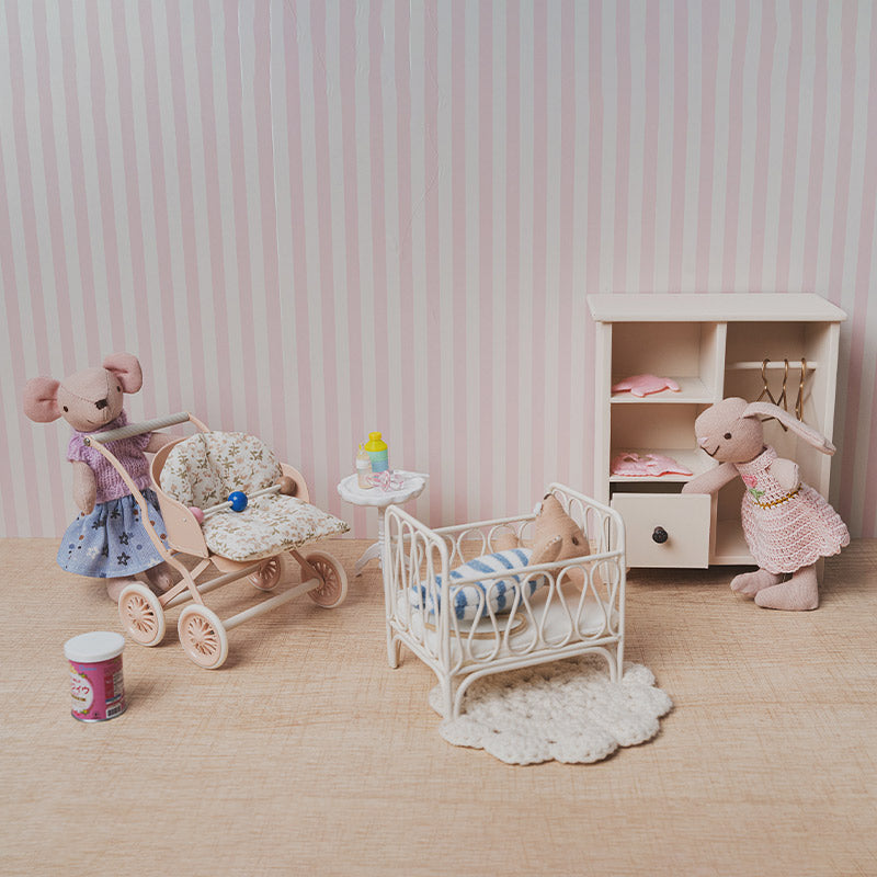 Little Helper in the Nursery – Dollhouse Gift Box Set