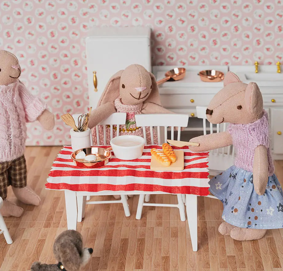 Cozy kitchen storytelling scene with miniature dining furniture, featuring breakfast prep, baking accessories, and family moments for 1:12 scale dollhouse play